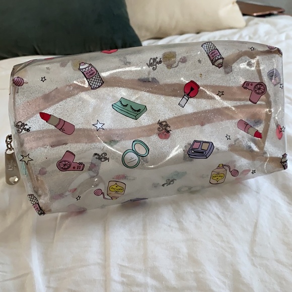 Valfre Handbags - Authentic 2020 Valfre Makeup Bag 💄